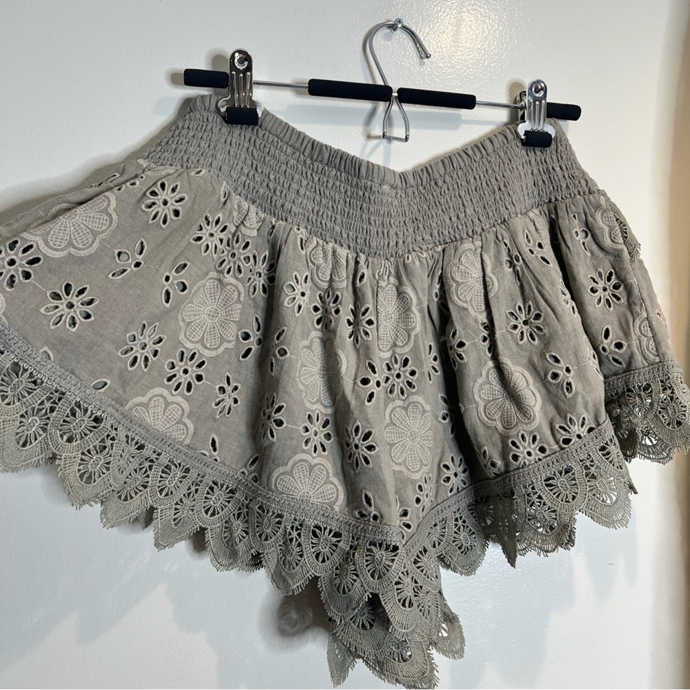 Free People Bali Warm Nights Embroided Eyelets Tiered Shorts M - Picture 6 of 6
